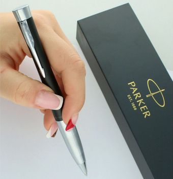 Długopis Parker Urban 2143639 w matowej czerni z chromowanymi wykończeniami. Mechanizm twist, tusz QuinkFlow. Z eleganckim pudełkiem i możliwością graweru.22.jpg